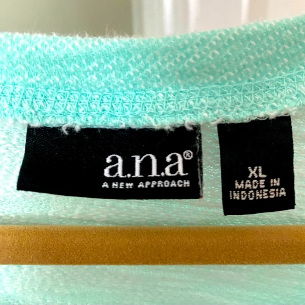 a.n.a A New Approach/JCP top. Excellent condition! - Picture 2 of 4